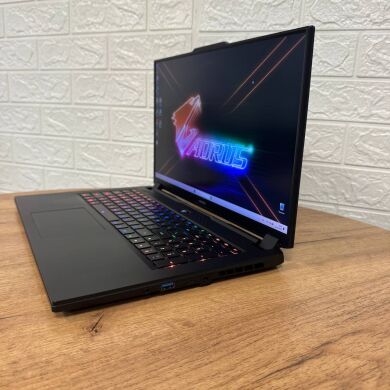 Игровой ноутбук Б-класс Gigabyte Aorus 17 XE5 / 17.3" (1920x1080) IPS / Intel Core i7-12700H (14 (20) ядер по 3.5 - 4.7 GHz) / 16 GB DDR5 / 1000 GB SSD NVMe / nVidia GeForce RTX 3070 Ti, 8 GB GDDR6, 256-bit / WebCam