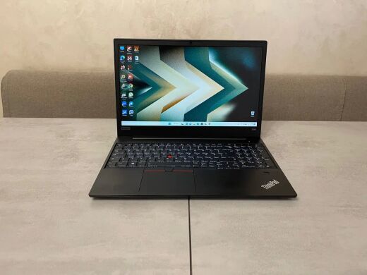 Ігровий ноутбук Б-клас Lenovo ThinkPad E580 / 15.6" (1920x1080) IPS / Intel Core i7-8550U (4 (8) ядра по 1.8 - 4.0 GHz) / 16 GB DDR4 / 256 GB SSD M.2 / AMD Radeon RX 550, 2 GB GDDR5, 128-bit / WebCam / USB 3.1 / HDMI