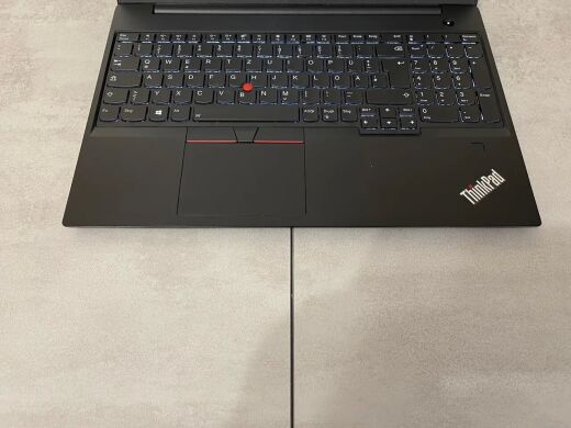 Ігровий ноутбук Б-клас Lenovo ThinkPad E580 / 15.6" (1920x1080) IPS / Intel Core i7-8550U (4 (8) ядра по 1.8 - 4.0 GHz) / 16 GB DDR4 / 256 GB SSD M.2 / AMD Radeon RX 550, 2 GB GDDR5, 128-bit / WebCam / USB 3.1 / HDMI