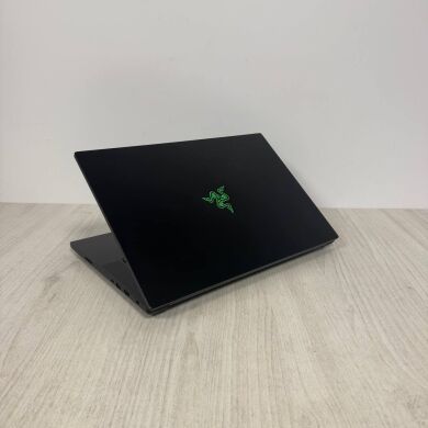 Ігровий ноутбук Б-клас Razer Blade 16 RZ09-0483 / 16" (2560x1600) MiniLED / Intel Core i9-13950HX (24 (32) ядра по 2.2 - 5.5 GHz) / 16 GB DDR5 / 1000 GB SSD NVMe / nVidia GeForce RTX 4090, 16 GB GDDR6, 256-bit / WebCam Ігровий ноутбук Б-клас Razer Blade 16 RZ09-0483 / 16" (2560x1600) MiniLED / Intel Core i9-13950HX (24 (32) ядра по 2.2 - 5.5 GHz) / 16 GB DDR5 / 1000 GB SSD NVMe / nVidia GeForce RTX 4090, 16 GB GDDR6, 256-bit / WebCam