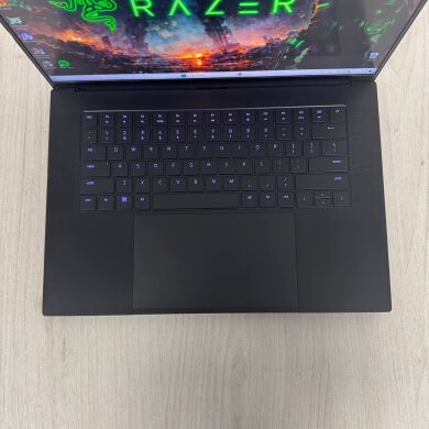 Ігровий ноутбук Б-клас Razer Blade 16 RZ09-0483 / 16" (2560x1600) MiniLED / Intel Core i9-13950HX (24 (32) ядра по 2.2 - 5.5 GHz) / 16 GB DDR5 / 1000 GB SSD NVMe / nVidia GeForce RTX 4090, 16 GB GDDR6, 256-bit / WebCam Ігровий ноутбук Б-клас Razer Blade 16 RZ09-0483 / 16" (2560x1600) MiniLED / Intel Core i9-13950HX (24 (32) ядра по 2.2 - 5.5 GHz) / 16 GB DDR5 / 1000 GB SSD NVMe / nVidia GeForce RTX 4090, 16 GB GDDR6, 256-bit / WebCam