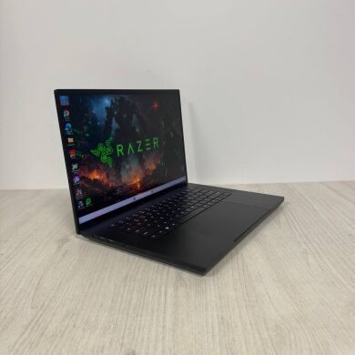 Ігровий ноутбук Б-клас Razer Blade 16 RZ09-0483 / 16" (2560x1600) MiniLED / Intel Core i9-13950HX (24 (32) ядра по 2.2 - 5.5 GHz) / 16 GB DDR5 / 1000 GB SSD NVMe / nVidia GeForce RTX 4090, 16 GB GDDR6, 256-bit / WebCam Ігровий ноутбук Б-клас Razer Blade 16 RZ09-0483 / 16" (2560x1600) MiniLED / Intel Core i9-13950HX (24 (32) ядра по 2.2 - 5.5 GHz) / 16 GB DDR5 / 1000 GB SSD NVMe / nVidia GeForce RTX 4090, 16 GB GDDR6, 256-bit / WebCam