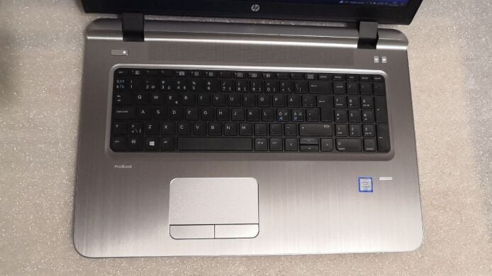 Игровой ноутбук HP Probook 470 G3 / 17.3'' (1920x1080) IPS / Intel Core i5-6200U (2 (4) ядра по 2.3 - 2.8 GHz) / 8 GB DDR4 / 256 GB SSD / AMD Radeon R7 M340, 2 GB GDDR3, 64-bit / WebCam / DVD-ROM