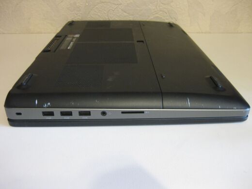 Мобільна робоча станція Dell Precision 17 7710 / 17.3" (1920x1080) TN / Intel Xeon E3-1505M v5 (4 (8) ядра по 2.8 - 3.7 GHz) / 32 GB DDR4 / 512 GB SSD M.2 + 2000 GB SSD / nVidia Quadro M4000M, 4 GB GDDR5, 256-bit / WebCam