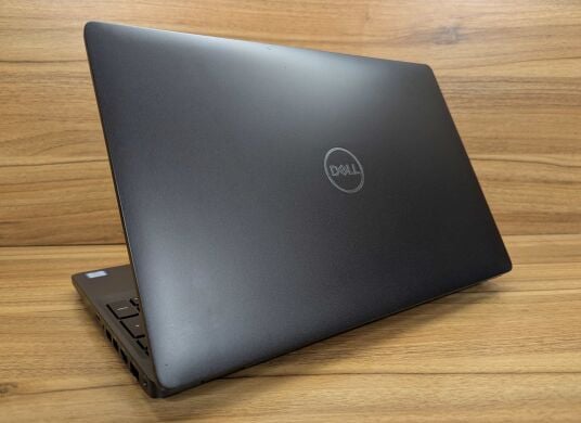 Мобільна робоча станція Dell Precision 3541 / 15.6" (1920x1080) IPS / Intel Core i5-9400H (4 (8) ядра по 2.5 - 4.3 GHz) / 32 GB DDR4 / 512 GB SSD / nVidia Quadro P620, 4 GB GDDR5, 128-bit / WebCam / Windows 10