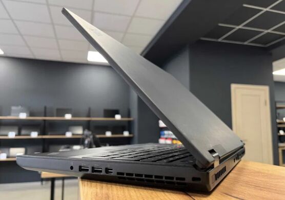 Мобільна робоча станція Lenovo Thinkpad P51 / 15.6" (1920x1080) IPS / Intel Core i7-7820HQ (4 (8) ядра по 2.9 - 3.9 GHz) / 32 GB DDR4 / 512 GB SSD / nVidia Quadro M2200, 4 GB GDDR5, 128-bit / WebCam / Win 10 Pro