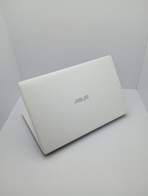 Ноутбук Asus X550C / 15.6" (1366x768) TN / Intel Core i3-3217U (2 (4) ядра по 1.8 GHz) / 8 GB DDR3 / 500 GB HDD / nVidia GeForce GT 720M, 2 GB GDDR3, 64-bit / WebCam / HDMI