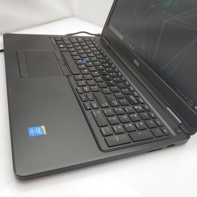 Ноутбук Dell Latitude E5550 / 15.6" (1920х1080) IPS / Intel Core i7-5600U (2 (4) ядра по 2.6 - 3.2 GHz) / 8 GB DDR3 / 256 GB SSD / WebCam / HDMI / USB 3.0