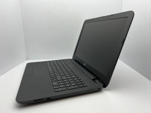Ноутбук HP 255 G4 / 15.6" (1366x768) TN / AMD E1-6015 (2 ядра по 1.4 GHz) / 4 GB DDR3 / 120 GB SSD / AMD Radeon 8230 Graphics  / WebCam