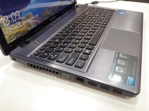 Ноутбук Lenovo IdeaPad Z580 / 15.6" (1366x768) TN LED / Intel Core i5-3210M (2 (4) ядра по 2.5 - 3.1 GHz) / 4 GB DDR3 / 1 TB HDD / WebCam / DVD-RW / HDMI