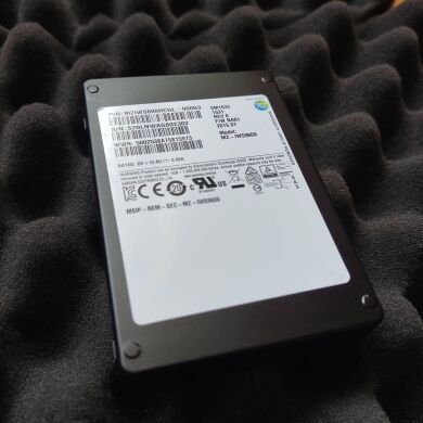 Твердотельный накопитель SSD Samsung SM1633 / 2.5" / 800 GB / SAS 12G / 3 DWPD