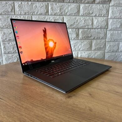 Мобільна робоча станція Б-клас Dell Precision 5540 / 15.6" (3840x2160) IPS Touch / Intel Xeon E-2276M (6 (12) ядер по 2.8 - 4.7 GHz) / 16 GB DDR4 / 512 GB SSD / nVidia Quadro T1000, 4 GB GDDR5, 128-bit / WebCam Мобільна робоча станція Б-клас Dell Precision 5540 / 15.6" (3840x2160) IPS Touch / Intel Xeon E-2276M (6 (12) ядер по 2.8 - 4.7 GHz) / 16 GB DDR4 / 512 GB SSD / nVidia Quadro T1000, 4 GB GDDR5, 128-bit / WebCam