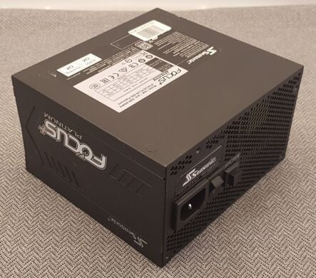 Блок живлення Seasonic Focus Plus Platinum 650W (SSR-650PX) / 650W / 24+4(4)+4(8) pin