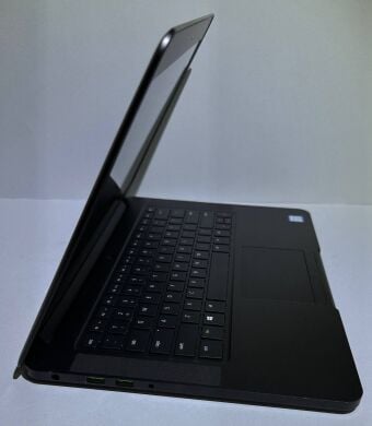 Ігровий ноутбук Razer Blade 14 / 14" (1920x1080) IPS / Intel Core i7-7700HQ (4 (8) ядра по 2.8 - 3.8 GHz) / 16 GB DDR4 / 512 GB SSD / nVidia GeForce GTX 1060, 6 GB GDDR5, 192-bit / WebCam / Win 11 Home