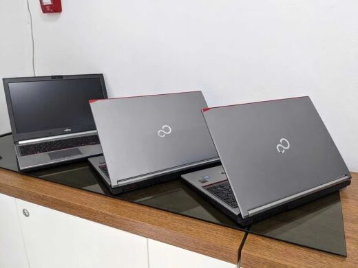 Мобильная рабочая станция Fujitsu Celsius H770 / 15.6" (1920x1080) IPS / Intel Xeon E3-1505M v6 (4 (8) ядра по 3.0 - 4.0 GHz) / 32 GB DDR4 / 512 GB SSD M.2 / nVidia Quadro M2200, 4 GB GDDR5, 128-bit / WebCam / Win 10 Pro