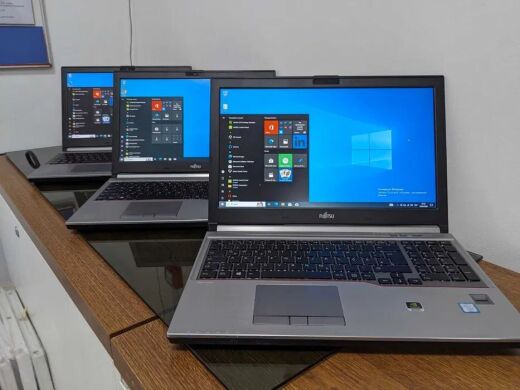 Мобильная рабочая станция Fujitsu Celsius H770 / 15.6" (1920x1080) IPS / Intel Xeon E3-1505M v6 (4 (8) ядра по 3.0 - 4.0 GHz) / 32 GB DDR4 / 512 GB SSD M.2 / nVidia Quadro M2200, 4 GB GDDR5, 128-bit / WebCam / Win 10 Pro