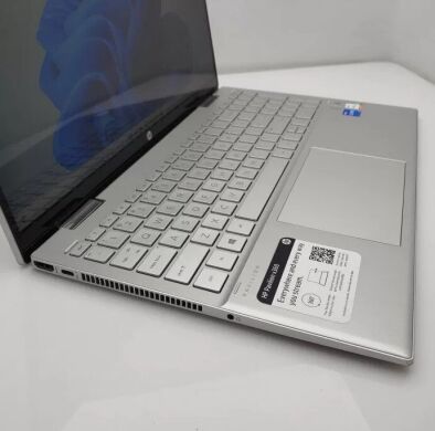 Ультрабук-трансформер HP Pavilion x360 15-er0051nr / 15.6" (1920x1080) IPS Touch / Intel Core i5-1135G7 (4 (8) ядра по 4.2 GHz) / 8 GB DDR4 / 480 GB SSD / Intel Iris Xe Graphics / WebCam / Win 11 Home