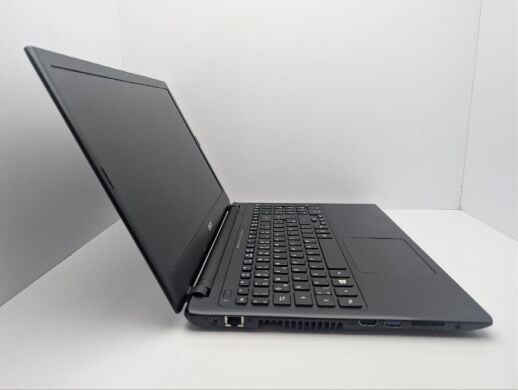 Ноутбук Б-клас Acer Aspire V5-551G / 15.6" (1366x768) TN / AMD A8-4555M (4 ядра по 1.6 GHz) / 10 GB DDR3 / 1000 GB HDD / AMD Radeon HD 7550M, 1 GB GDDR3, 64-bit / WebCam / DVD-ROM