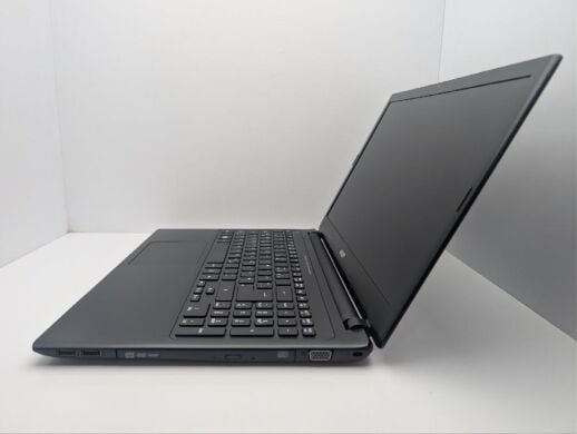 Ноутбук Б-клас Acer Aspire V5-551G / 15.6" (1366x768) TN / AMD A8-4555M (4 ядра по 1.6 GHz) / 10 GB DDR3 / 1000 GB HDD / AMD Radeon HD 7550M, 1 GB GDDR3, 64-bit / WebCam / DVD-ROM
