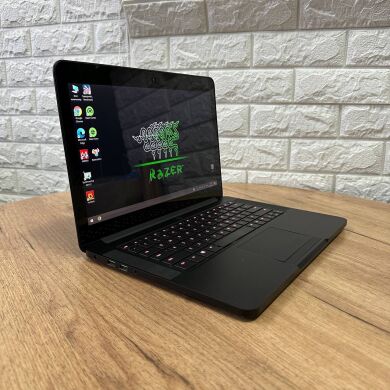 Ігровий ноутбук Razer Blade 14 RZ09-0195 / 14" (3200x1800) IPS Touch / Intel Core i7-6700HQ (4 (8) ядра по 2.6 - 3.5 GHz) / 16 GB DDR4 / 256 GB SSD / nVidia GeForce GTX 1060, 6 GB GDDR5, 192-bit / WebCam