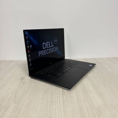 Мобильная рабочая станция Dell Precision 5530 / 15.6" (3840x2160) IPS Touch / Intel Core i9-8950HK (6 (12) ядер по 2.9 - 4.8 GHz) / 32 GB DDR4 / 512 GB SSD NVMe / nVidia Quadro P2000, 4 GB GDDR5, 128-bit / WebCam