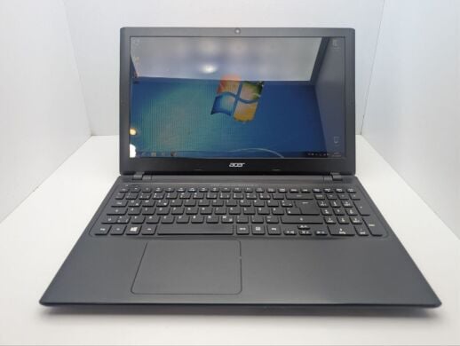 Ноутбук Б-клас Acer Aspire V5-551G / 15.6" (1366x768) TN / AMD A8-4555M (4 ядра по 1.6 GHz) / 10 GB DDR3 / 1000 GB HDD / AMD Radeon HD 7550M, 1 GB GDDR3, 64-bit / WebCam / DVD-ROM