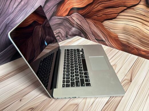 Ноутбук Б-клас Apple MacBook Pro A1398 / 15.4" (2880x1800) IPS / Intel Core i7-4770HQ (4 (8) ядра по 2.2 - 3.4 GHz) / 16 GB DDR3 / 500 GB SSD / Intel Iris Pro Graphics 5200 / WebCam / MacOS