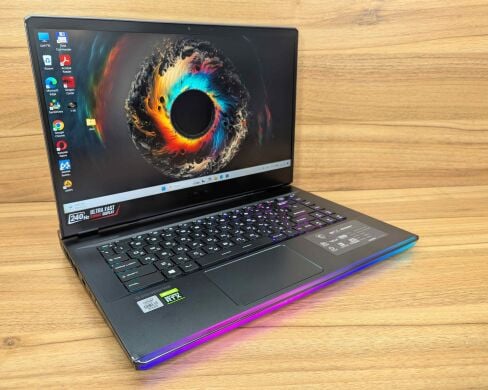 Ігровий ноутбук Б-клас MSI GE66 Raider 10SFS / 15.6" (1920x1080) IPS / Intel Core i7-10750H (6 (12) ядер по 2.6 - 5.0 GHz) / 32 GB DDR4 / 1000 GB SSD / nVidia GeForce RTX 2070 Super, 8 GB GDDR6, 256-bit / WebCam / Windows 11