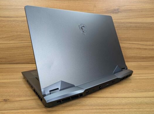 Ігровий ноутбук Б-клас MSI GE66 Raider 10SFS / 15.6" (1920x1080) IPS / Intel Core i7-10750H (6 (12) ядер по 2.6 - 5.0 GHz) / 32 GB DDR4 / 1000 GB SSD / nVidia GeForce RTX 2070 Super, 8 GB GDDR6, 256-bit / WebCam / Windows 11