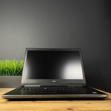 Мобільна робоча станція Б-клас Dell Precision 7710 / 17.3" (1920x1080) TN / Intel Core i7-6920HQ (4 (8) ядра по 2.9 - 3.8 GHz) / 32 GB DDR4 / 512 GB SSD + 1000 GB HDD / nVidia Quadro M4000M, 4 GB GDDR5, 256-bit / WebCam / HDMI