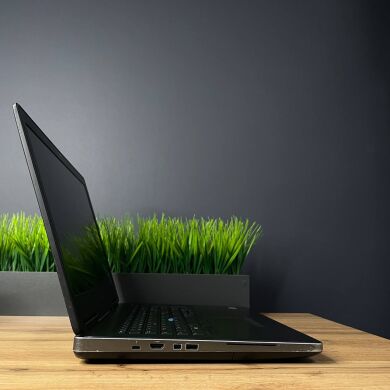 Мобільна робоча станція Б-клас Dell Precision 7710 / 17.3" (1920x1080) TN / Intel Core i7-6920HQ (4 (8) ядра по 2.9 - 3.8 GHz) / 32 GB DDR4 / 512 GB SSD + 1000 GB HDD / nVidia Quadro M4000M, 4 GB GDDR5, 256-bit / WebCam / HDMI
