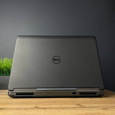 Мобільна робоча станція Б-клас Dell Precision 7710 / 17.3" (1920x1080) TN / Intel Core i7-6920HQ (4 (8) ядра по 2.9 - 3.8 GHz) / 32 GB DDR4 / 512 GB SSD + 1000 GB HDD / nVidia Quadro M4000M, 4 GB GDDR5, 256-bit / WebCam / HDMI