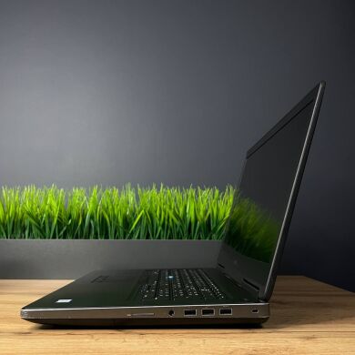 Мобільна робоча станція Б-клас Dell Precision 7710 / 17.3" (1920x1080) TN / Intel Core i7-6920HQ (4 (8) ядра по 2.9 - 3.8 GHz) / 32 GB DDR4 / 512 GB SSD + 1000 GB HDD / nVidia Quadro M4000M, 4 GB GDDR5, 256-bit / WebCam / HDMI