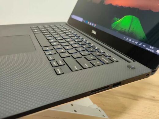 Мобільна робоча станція Dell Precision 5540 / 15.6" (3840x2160) IGZO Touch / Intel Core i7-9850H (6 (12) ядра по 2.6 - 4.6 GHz) / 32 GB DDR4 / 512 GB SSD / nVidia Quadro T1000, 4 GB GDDR5, 128-bit / WebCam 