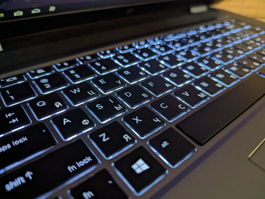 Мобильная рабочая станция HP zBook Studio G5 / 15.6" (1920x1080) IPS / Intel Core i9-9880H (8 (16) ядер по 2.3 - 4.8 GHz) / 16 GB DDR4 / 512 GB SSD / nVidia Quadro P1000, 4 GB GDDR5, 128-bit / TouchID / WebCam / Windows 10