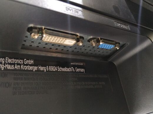 Монитор Samsung SyncMaster S22B420 / 22" (1680x1050) TN / DVI, VGA / VESA 100x100 Монитор Samsung SyncMaster S22B420 / 22" (1680x1050) TN / DVI, VGA / VESA 100x100