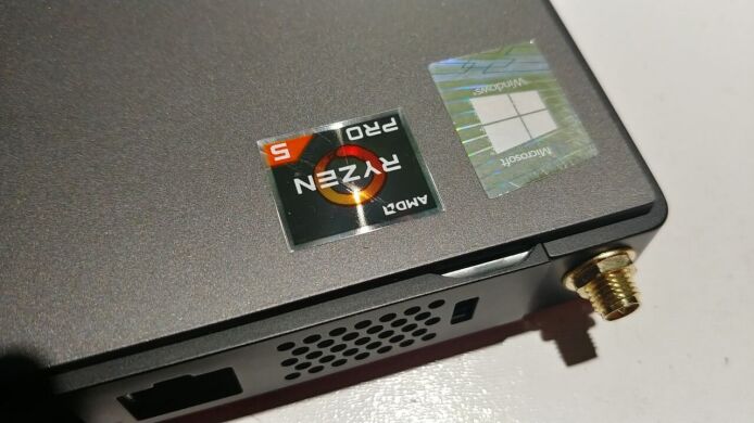 Неттоп Lenovo ThinkCentre M75n USFF / AMD Ryzen 5 3500U (4 (8) ядра по 2.1 - 3.7 GHz) / 8 GB DDR4 / 256 GB SSD / AMD Radeon Vega 8 Graphics / DisplayPort / Wi-Fi + Блок питания