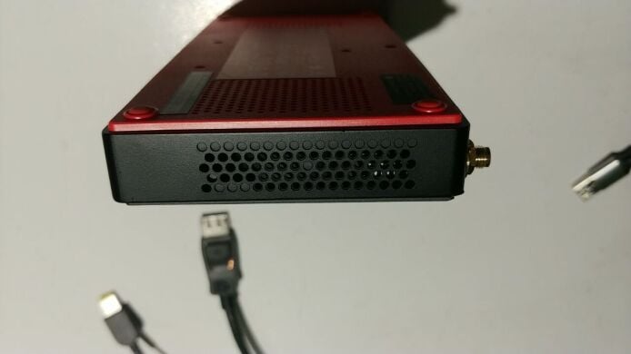 Неттоп Lenovo ThinkCentre M75n USFF / AMD Ryzen 5 3500U (4 (8) ядра по 2.1 - 3.7 GHz) / 8 GB DDR4 / 256 GB SSD / AMD Radeon Vega 8 Graphics / DisplayPort / Wi-Fi + Блок питания