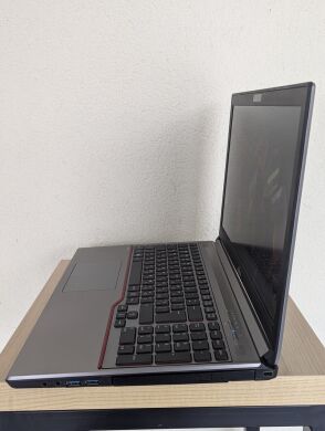 Ноутбук Б-клас Fujitsu LifeBook E754 / 15.6" (1920x1080) TN / Intel Core i5-4300M (2 (4) ядра по 2.6 - 3.3 GHz) / 8 GB DDR3 / 128 GB SSD / Intel HD Graphics 4600 / Webcam