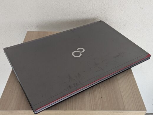 Ноутбук Б-клас Fujitsu LifeBook E754 / 15.6" (1920x1080) TN / Intel Core i5-4300M (2 (4) ядра по 2.6 - 3.3 GHz) / 8 GB DDR3 / 128 GB SSD / Intel HD Graphics 4600 / Webcam