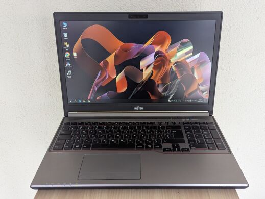 Ноутбук Б-клас Fujitsu LifeBook E754 / 15.6" (1920x1080) TN / Intel Core i5-4300M (2 (4) ядра по 2.6 - 3.3 GHz) / 8 GB DDR3 / 128 GB SSD / Intel HD Graphics 4600 / Webcam