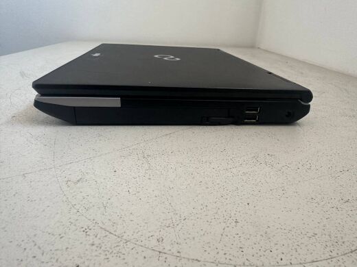 Ноутбук Fujitsu LifeBook S752 / 14" (1366x768) TN / Intel Core i5-3340M (2 (4) ядра по 2.7 - 3.4 GHz) / 8 GB DDR3 / 120 GB SSD / Intel HD Graphics 4000 / WebCam / VGA Ноутбук Fujitsu LifeBook S752 / 14" (1366x768) TN / Intel Core i5-3340M (2 (4) ядра по 2.7 - 3.4 GHz) / 8 GB DDR3 / 120 GB SSD / Intel HD Graphics 4000 / WebCam / VGA