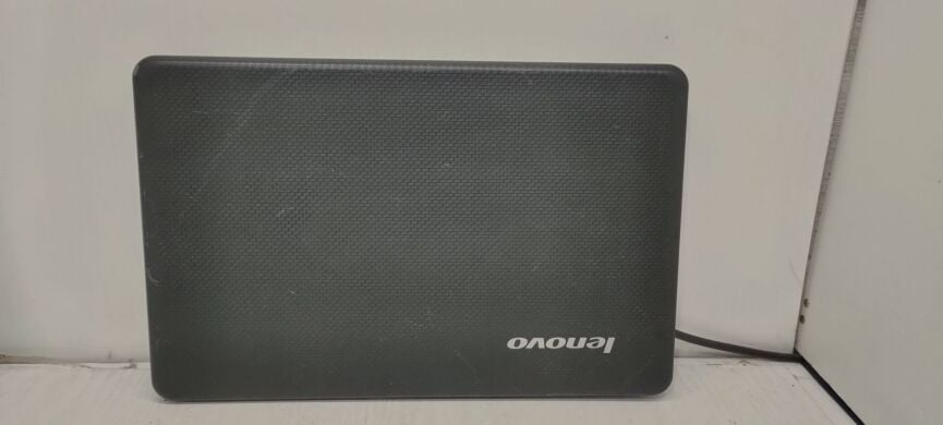 Ноутбук Lenovo G555 / 15.6" (1366x768) TN / AMD Athlon II M320 (2 ядра по 2.1 GHz) / 4 GB DDR2 / 200 GB HDD / AMD Radeon HD 4200 Graphics / WebCam 