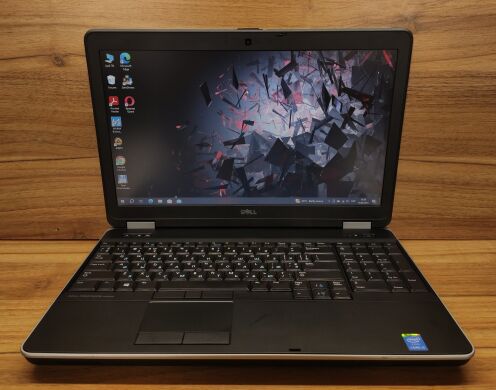 Робоча станція Dell Precision M2800 / 15.6" (1366x768) TN / Intel Core i5-4210M (2 (4) ядра по 2.6 - 3.2 GHz) / 16 GB DDR3 / 480 GB SSD / AMD FirePro W4170M, 2 GB DDR5, 128-bit / DVD-ROM / WebCam