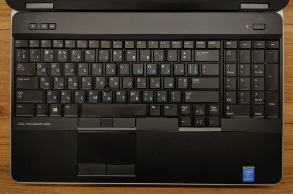 Робоча станція Dell Precision M2800 / 15.6" (1366x768) TN / Intel Core i5-4210M (2 (4) ядра по 2.6 - 3.2 GHz) / 16 GB DDR3 / 480 GB SSD / AMD FirePro W4170M, 2 GB DDR5, 128-bit / DVD-ROM / WebCam