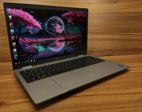Ультрабук Dell Latitude 5520 / 15.6" (1920x1080) IPS / Intel Core i5-1145G7 (4 (8) ядра по 2.6 - 4.4 GHz) / 16 GB DDR4 / 512 GB SSD / Intel Iris Xe Graphics / WebCam / Windows 10