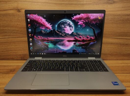 Ультрабук Dell Latitude 5520 / 15.6" (1920x1080) IPS / Intel Core i5-1145G7 (4 (8) ядра по 2.6 - 4.4 GHz) / 16 GB DDR4 / 512 GB SSD / Intel Iris Xe Graphics / WebCam / Windows 10