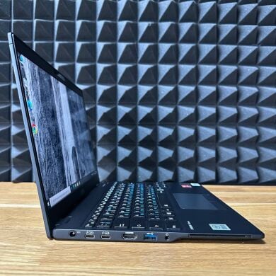 Ультрабук Fujitsu LifeBook U9310 / 13.3" (1920x1080) IPS / Intel Core i5-10210U (4 (8) ядра по 1.6 - 4.2 GHz) / 16 GB DDR3 / 512 GB SSD / Intel UHD Graphics / WebCam