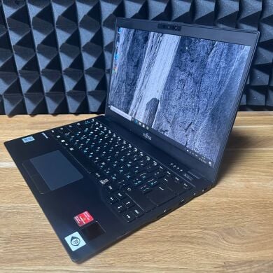 Ультрабук Fujitsu LifeBook U9310 / 13.3" (1920x1080) IPS / Intel Core i5-10210U (4 (8) ядра по 1.6 - 4.2 GHz) / 16 GB DDR3 / 512 GB SSD / Intel UHD Graphics / WebCam