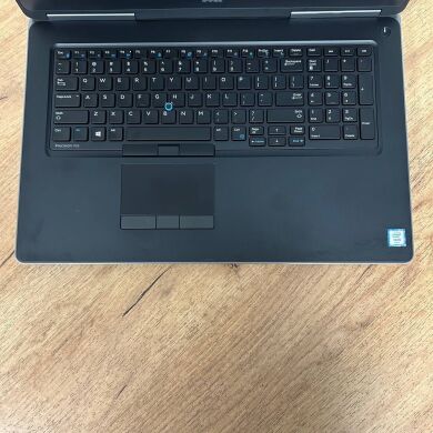 Мобильная рабочая станция Б-класс Dell Precision 7720 / 17.3" (1920x1080) IPS / Intel Xeon E3-1505M v6 (4 (8) ядра по 3.0 - 4.0 GHz) / 32 GB DDR4 / 256 GB SSD / AMD Radeon Pro WX 4130, 2 GB GDDR5, 128-bit